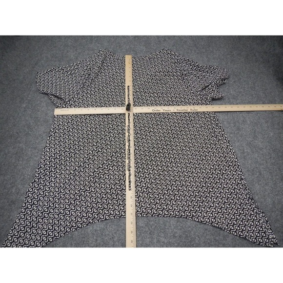 Catherines Button Up Shirt Top Women's‎ Plus Size 1X Black White Geometric - Picture 5 of 7